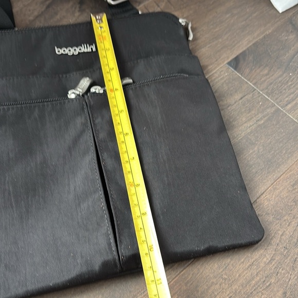 Baggallini Crossover Crossbody,RFID protection,wristlet incl.,phone/card pocket - Picture 13 of 15